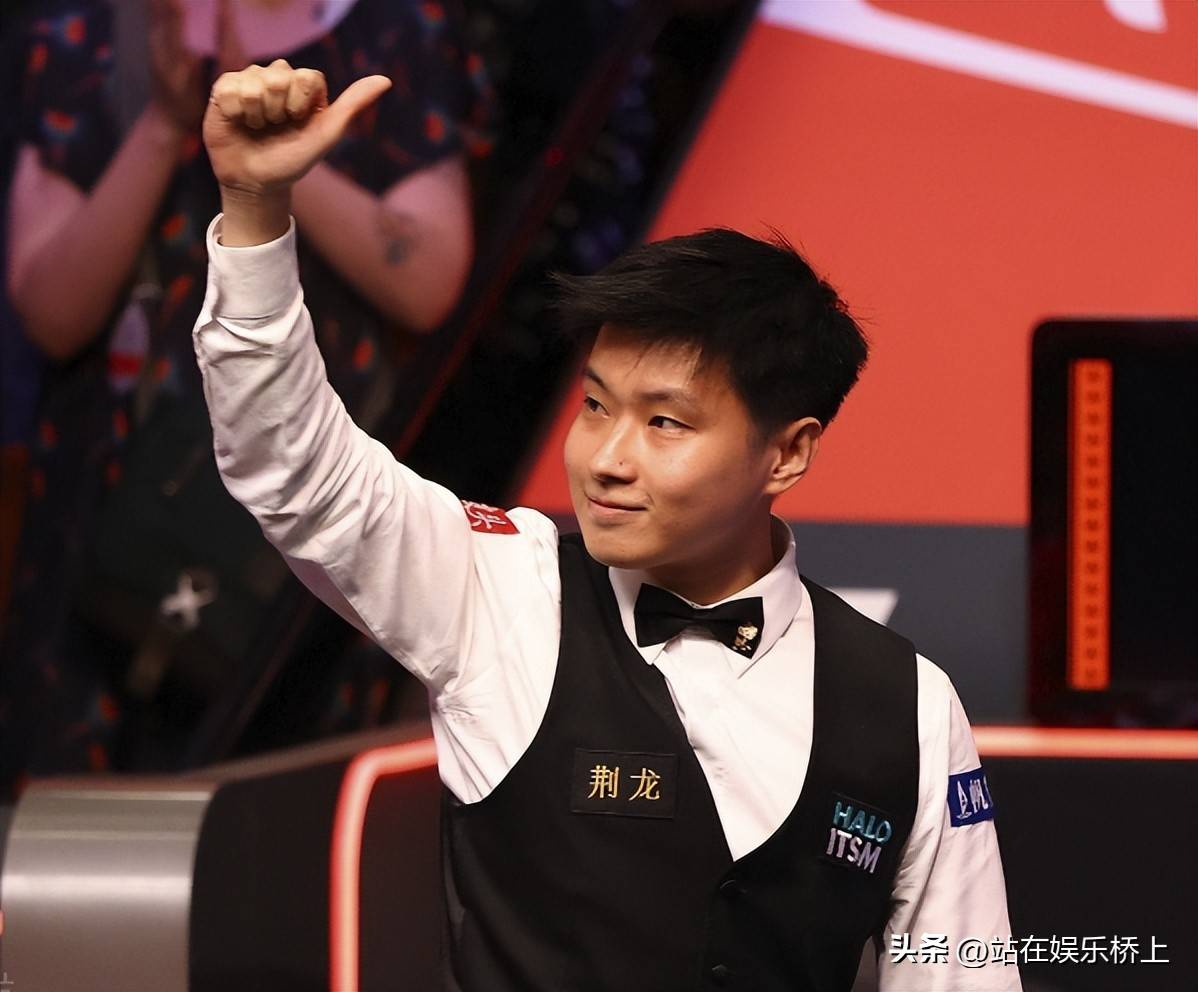 锋线和替补 锋线和替补